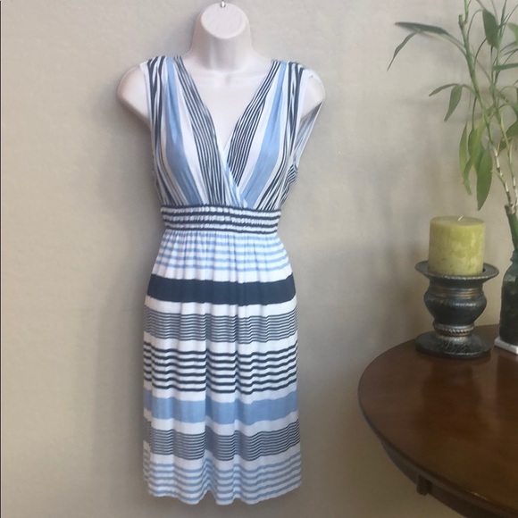 LOFT Dresses & Skirts - Beautiful Ann Taylor Loft Dress Size XS